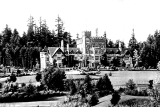 Archival photo: Hatley Castle in black and white